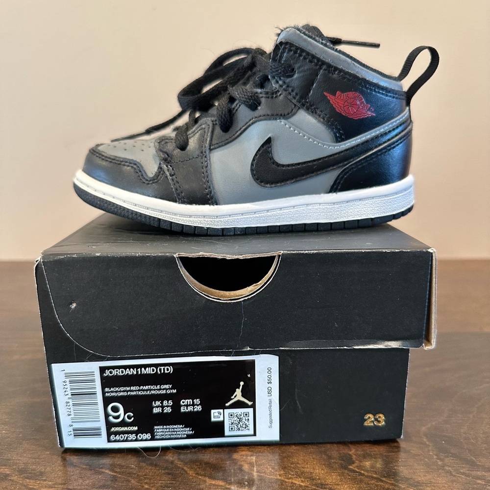 Jordan 1 Mids